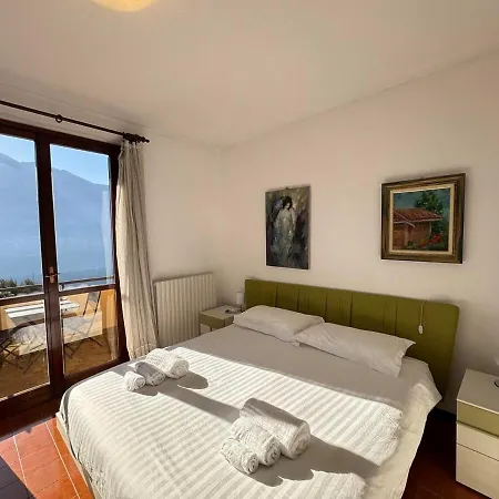 Daire Bellavista Apt-garden & Lakeview Sala Comacina